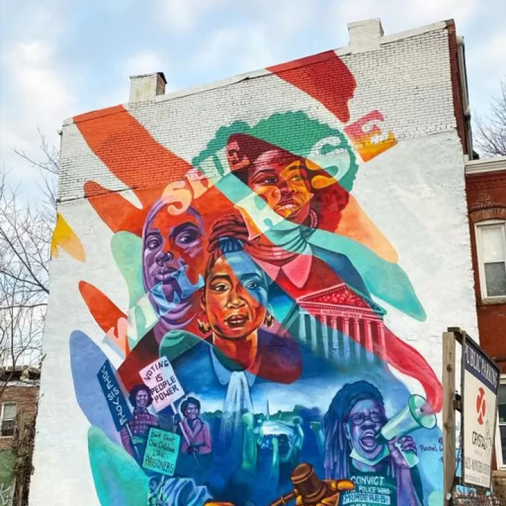 @flipflopcaravan - She Will Rise Mural di @wolfe_.pack