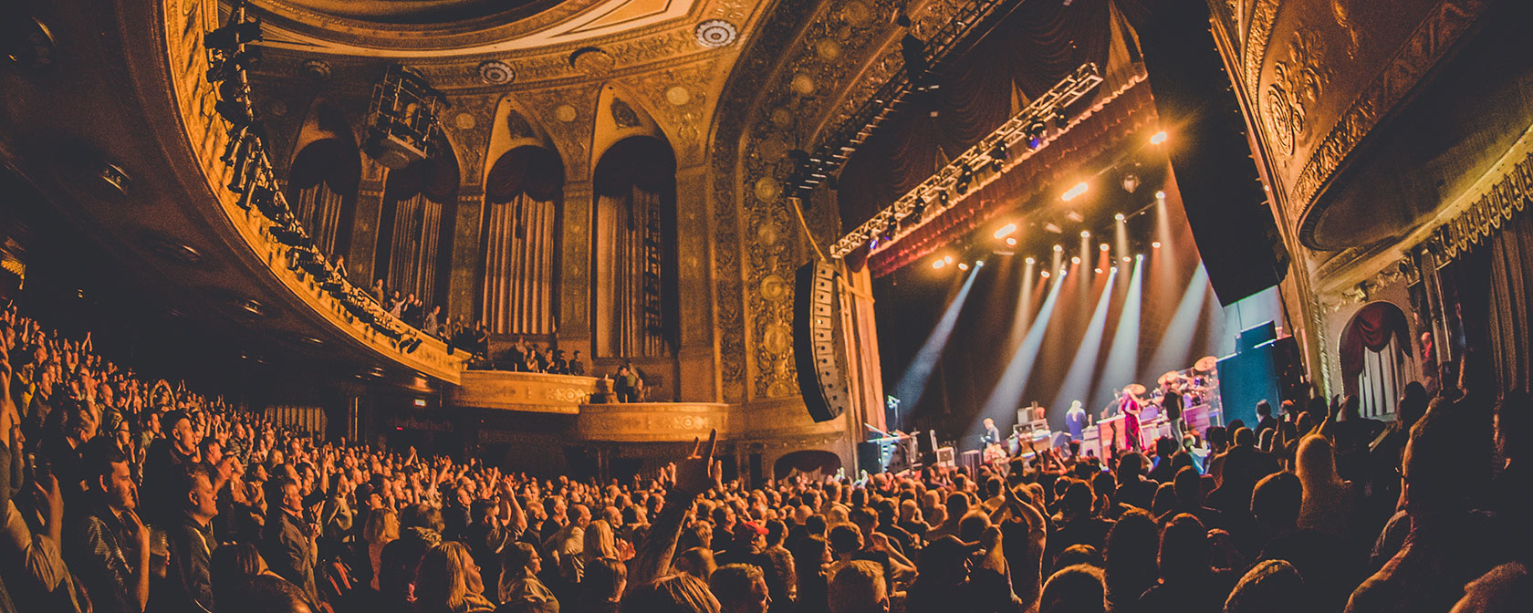 Menschenmenge im Warner Theater