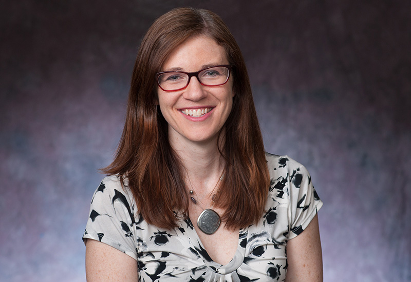 Headshot di Megan Litke, LEED AP O+M, Direttore della Sostenibilità, Ufficio della Sostenibilità | Università americana
