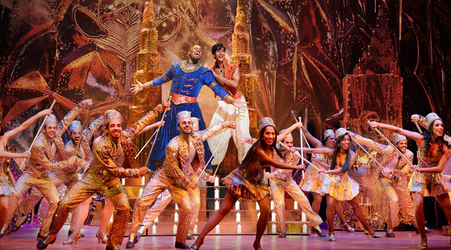 Cena da produção teatral de Aladdin da Disney