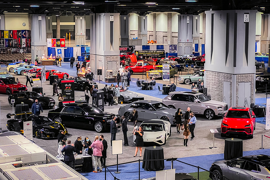 華盛頓車展會議中心內所有汽車的照片
