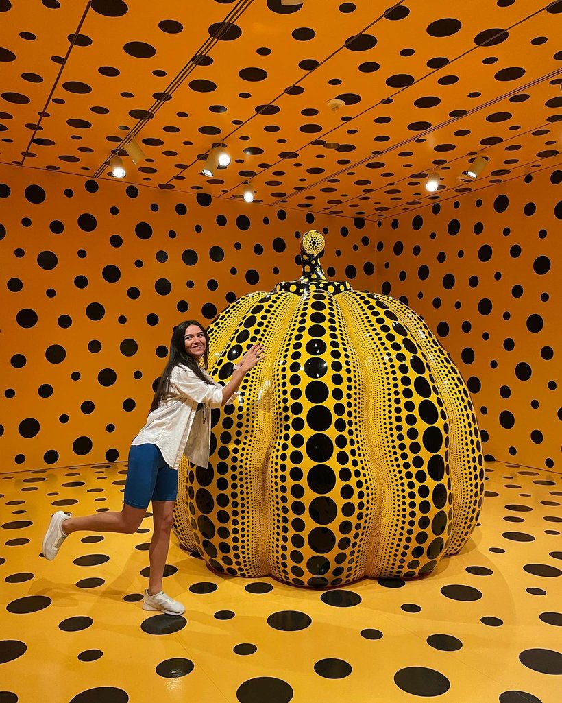 One with Eternity: Yayoi Kusama na coleção Hirshhorn