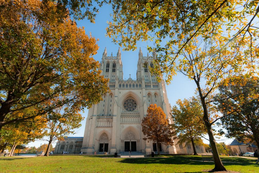 秋天的華盛頓國家大教堂