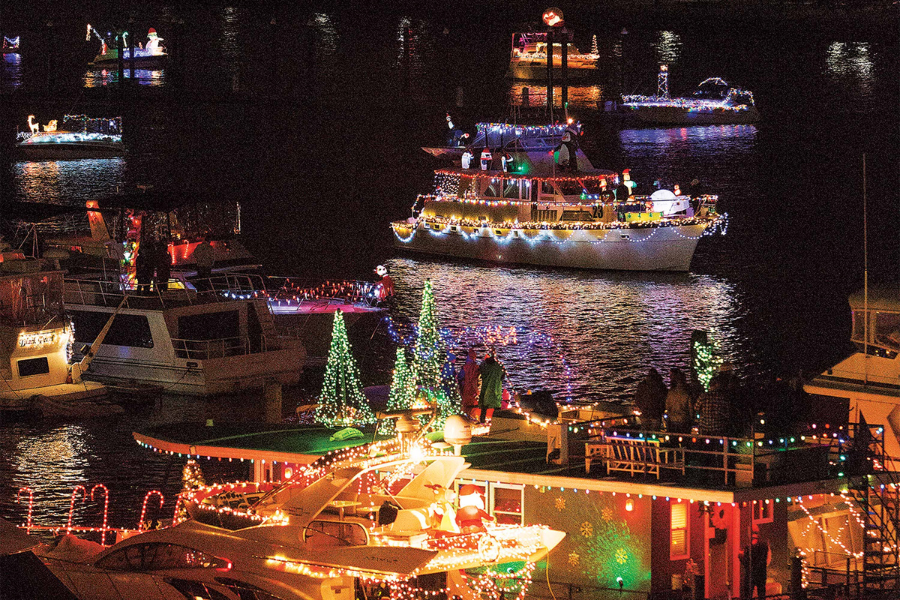 La parata festiva in barca del Wharf