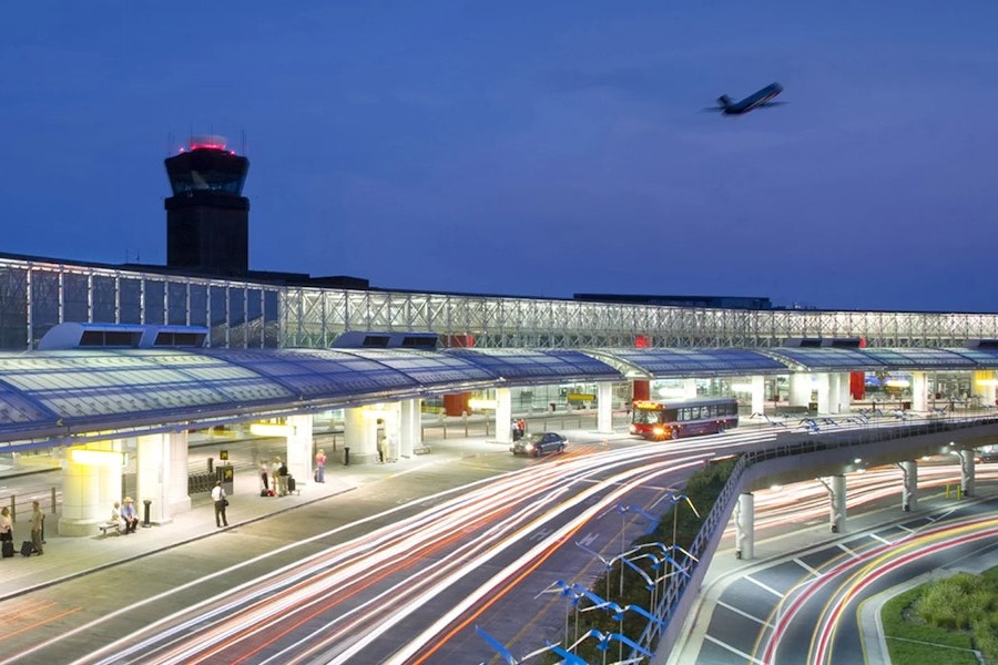 BWi airport pick up with plane taking off and the control tower