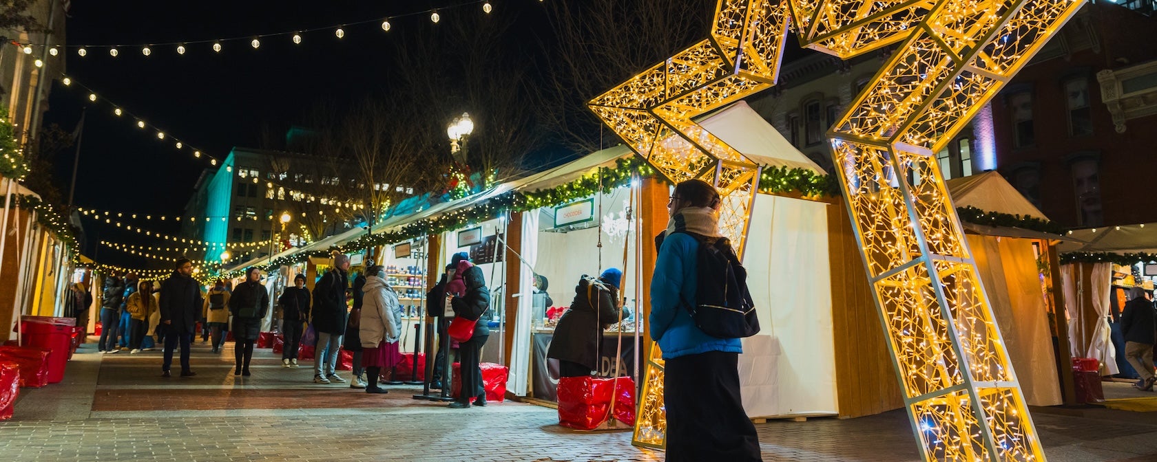 Dazzling Holiday Light Displays & Events in Washington, DC, 2026 | Washington DC