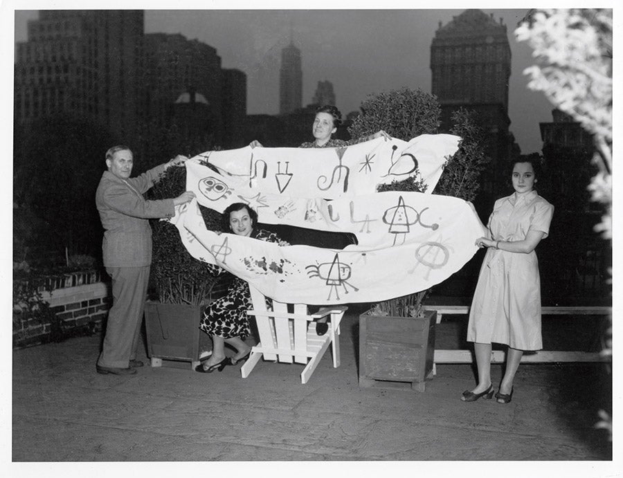 Joan Miró, his wife Pilar Juncosa, and their daughter Maria Dolors, with Louise Bourgeois, 1947 © Successió Miró Easton Foundation, 2025