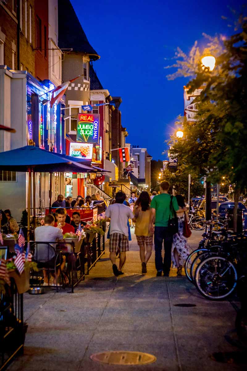 18th Street in Adams Morgan bei Nacht - Aktivitäten in Washington, DCs Stadtteil Adams Morgan Washington