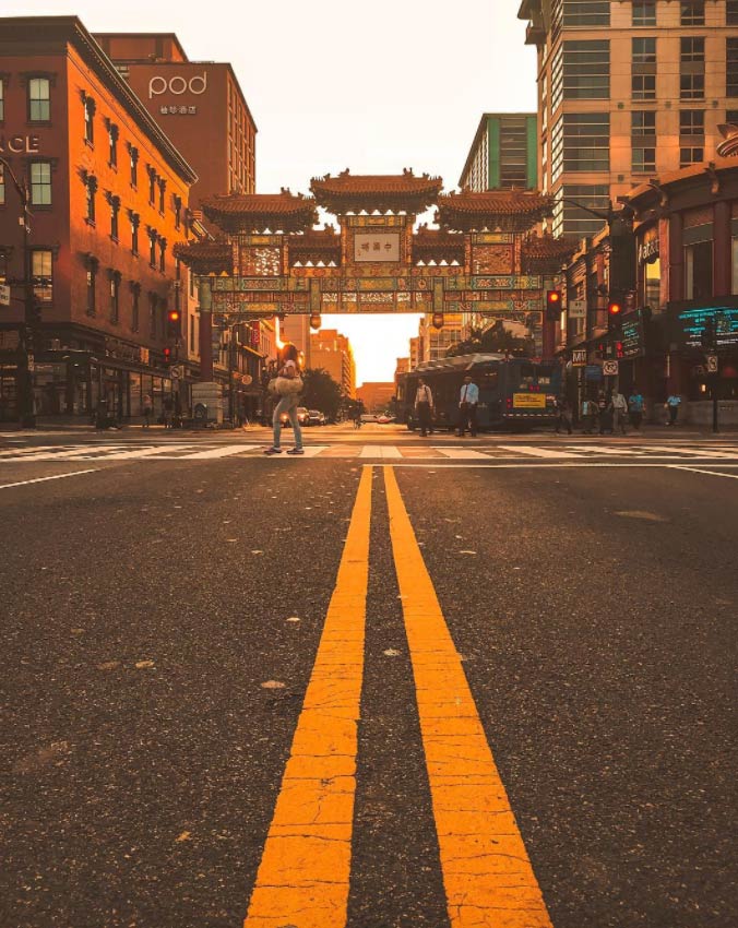 @_chriscruz - Amanecer en Chinatown Friendship Archway - Barrios en Washington, DC