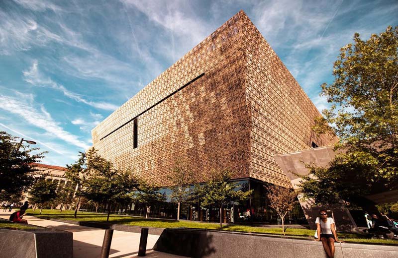 @aishaslens - Museo Nacional Smithsonian de Historia y Cultura Afroamericana en el National Mall en Washington, DC