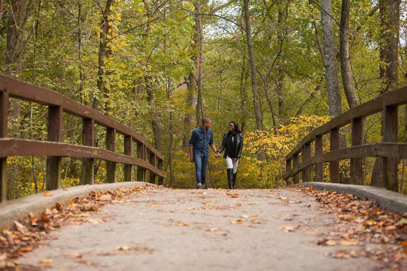 Couple à Rock Creek Park - Activités de plein air gratuites à Washington, DC