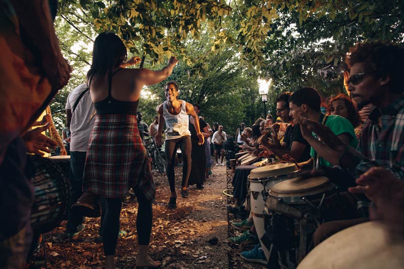 Las mejores cosas para hacer en el vecindario de Columbia Heights de DC - Meridian Hill Park Sunday drum circle