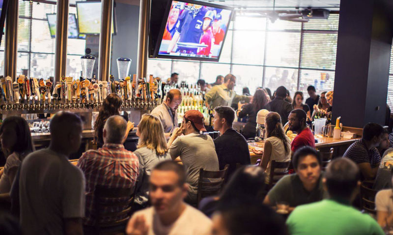 Convidados no Blackfinn Ameripub - os melhores bares e restaurantes para esportes em Washington, DC