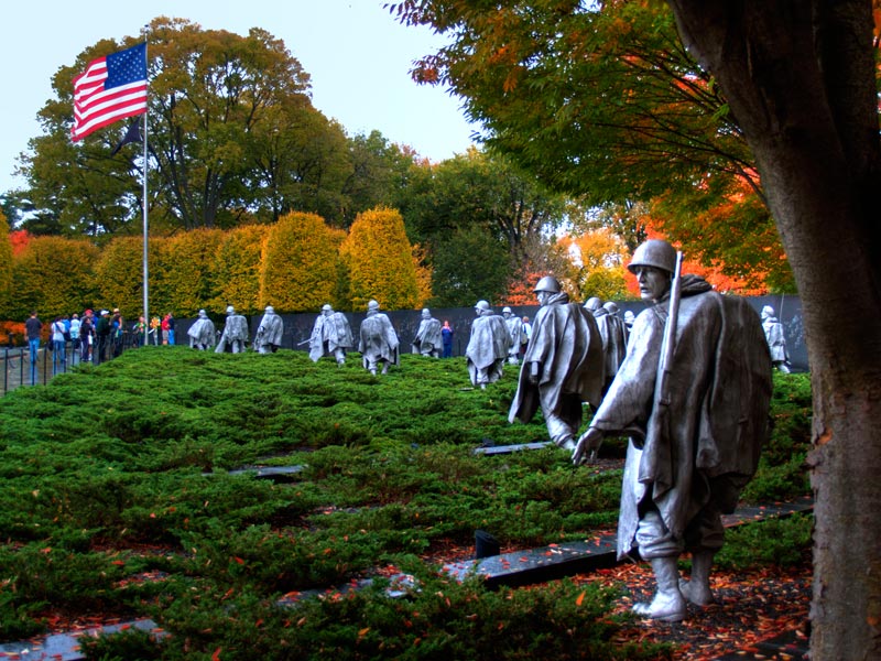 가을 내셔널 몰의 한국전 참전 용사 기념관-워싱턴 DC 기념관