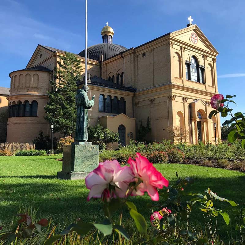 @lipps_trips - Jardins do Mosteiro Franciscano da Terra Santa na América em Brookland, Washington, DC