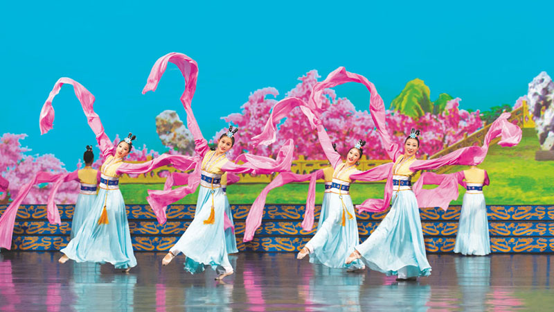 Bailarines de Shen Yun