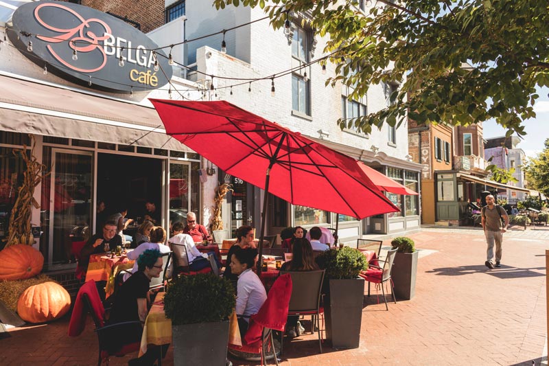 Patio al aire libre en Belga Cafe en Barracks Row - Restaurante en Capitol Hill en Washington, DC