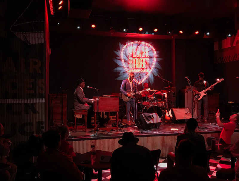 Booker T. Jones no Pearl Street Warehouse on The Wharf - Local de música ao vivo em Washington, DC