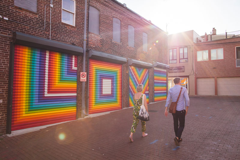 Murale di strada in Shaw's Blagden Alley - quartiere storico e alla moda di Washington, DC