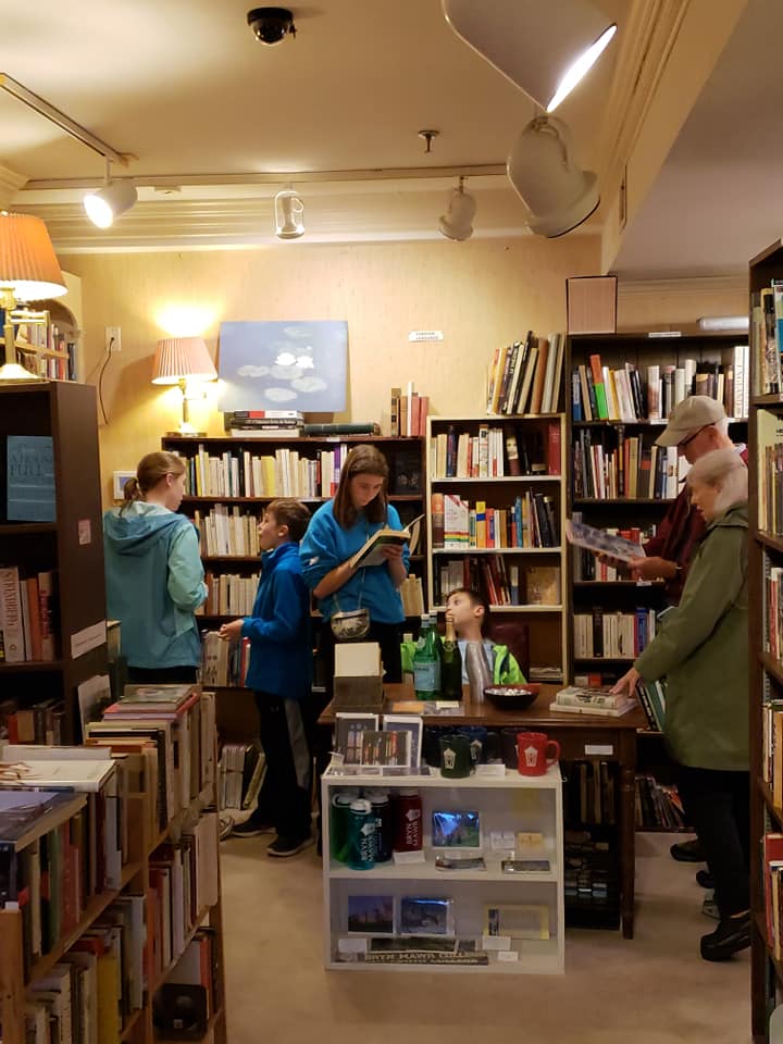 Shoppers at The Lantern bookstore - Independent bookstores in Washington, DC