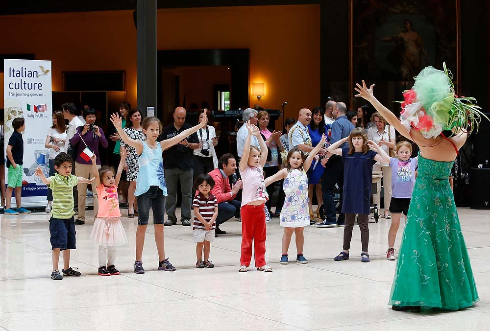 Acceso directo a la jornada de puertas abiertas en Europa - Niños bailando - Qué hacer en Washington, DC