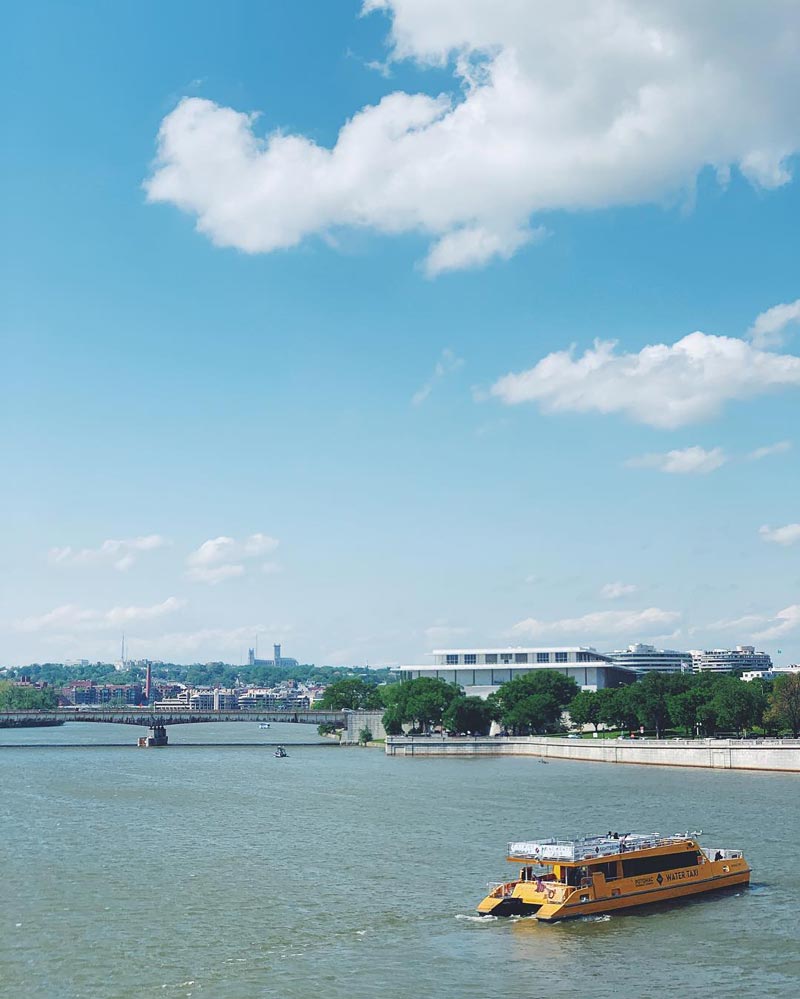 @snapsbyeduardo - Potomac Riverboat táxi aquático no rio Potomac próximo ao Kennedy Center e Georgetown