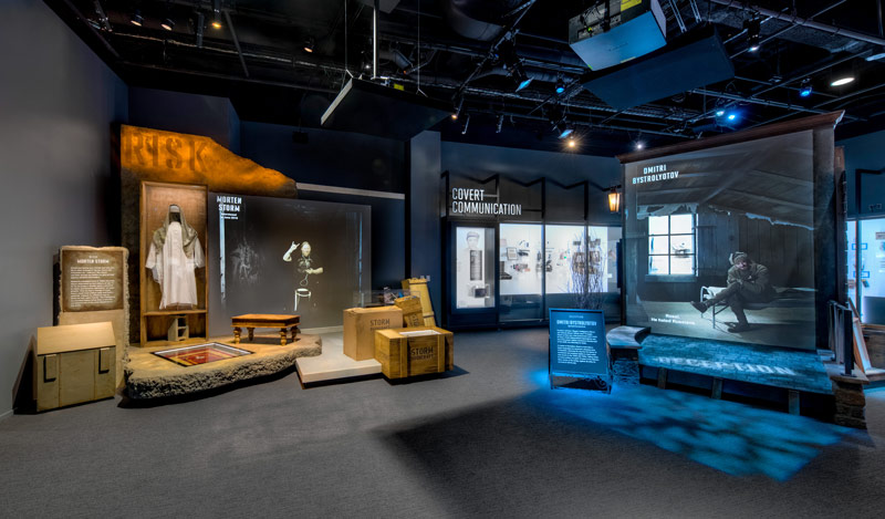Exposición de historia del espionaje en el International Spy Museum - Museos interactivos en Washington, DC