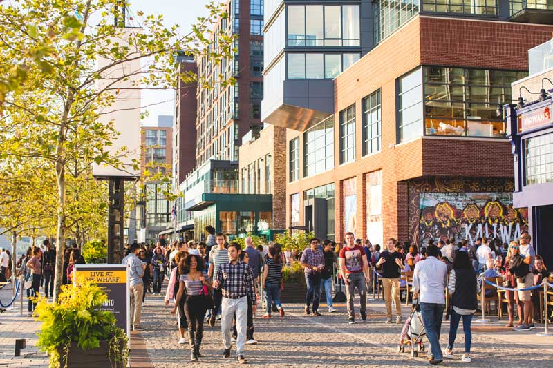 Visitantes no The Wharf na Southwest Waterfront - Onde comer, fazer compras e se divertir no The Wharf em Washington, DC