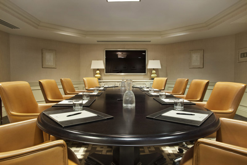 Sala de reuniões executivas no The Madison Washington DC, um hotel Hilton - ótimos locais para reuniões íntimas em Washington, DC