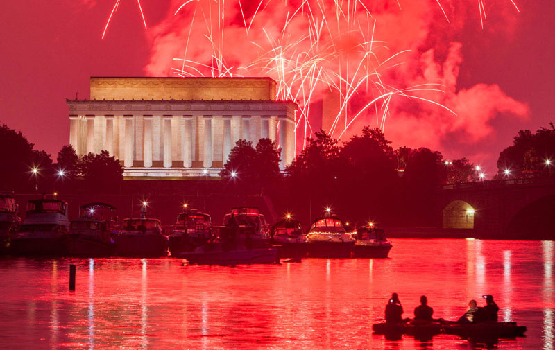 Fuochi d'artificio del XNUMX luglio sul Lincoln Memorial - Cose da fare nel weekend del Giorno dell'Indipendenza a Washington, DC