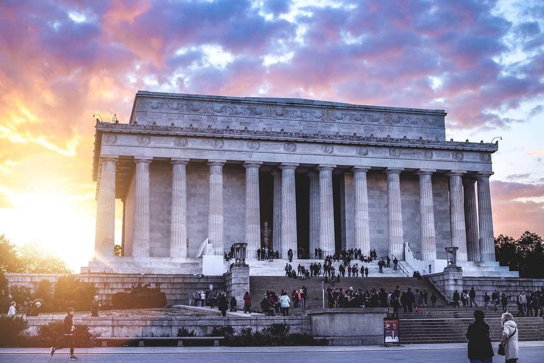 @willian.avila - Coucher de soleil au Lincoln Memorial - Les spots photo les plus Instagrammables à Washington, DC