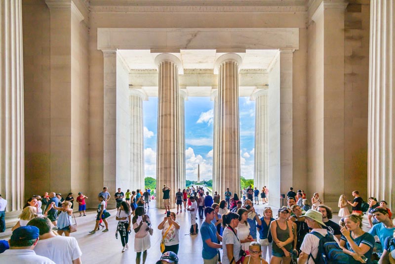 Visitatori al Lincoln Memorial - Cose da fare gratis a Washington, DC