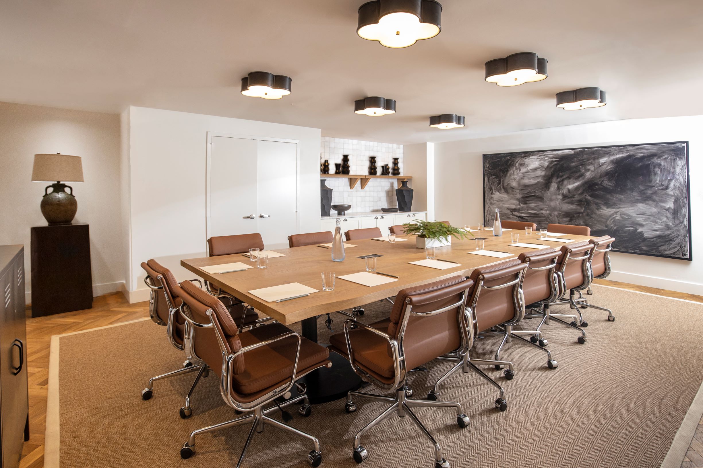 10 conference rooms for every type of meeting