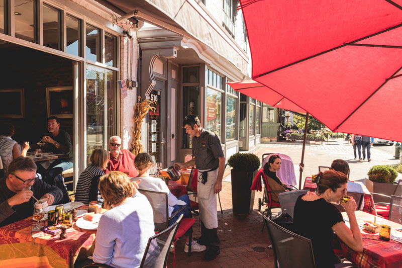 Patio al aire libre en Belga Cafe en Barracks Row - Restaurante en Capitol Hill en Washington, DC