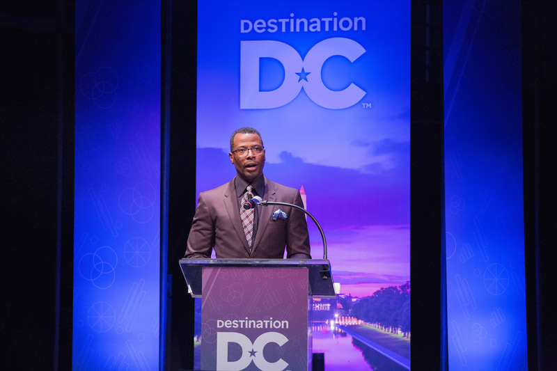 Elliott Ferguson s'exprimant lors de la réunion sur les perspectives de marketing de Destination DC