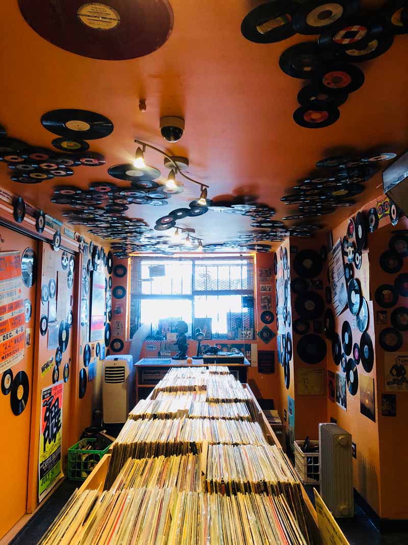 14번가의 Som Record Store - 워싱턴 DC에서 레코드 및 레코드를 검색할 수 있는 곳