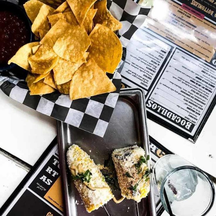 @beth_cormack - Comida mexicana espalhada em El Chucho em Columbia Heights - Melhores lugares para comer no bairro de Columbia Heights em DC