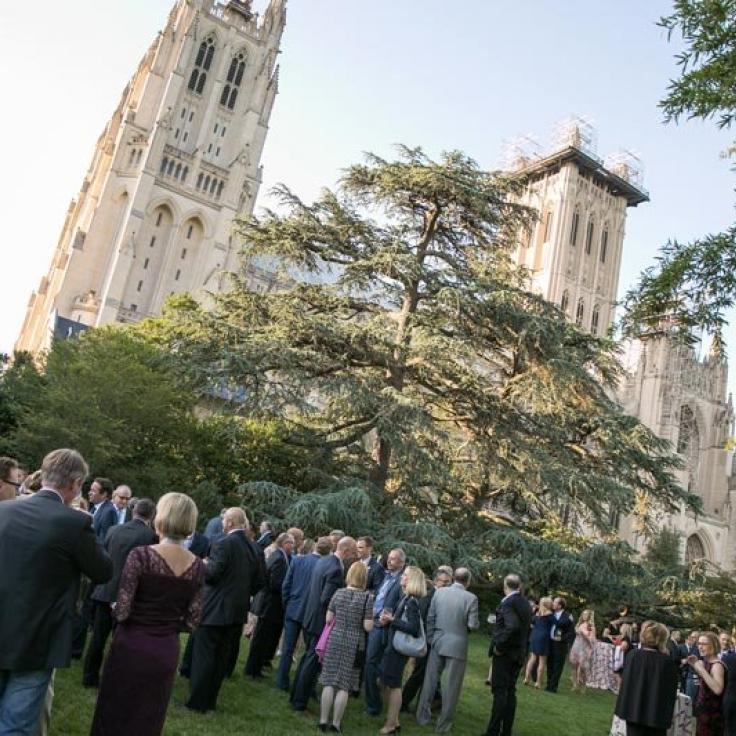Abendempfang im Freien in der Washington National Cathedral - Tagungen und Kongresse in Washington, DC
