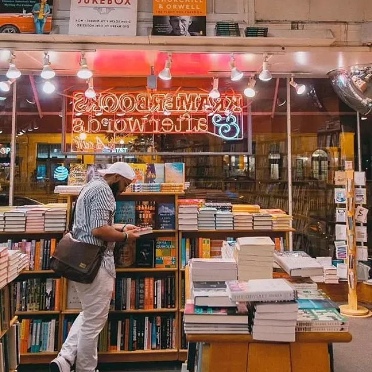 @kramerbooks - Dupont Circle 的 Kramerbooks 和 Afterwords 咖啡館 - 華盛頓特區的獨立書店和餐廳