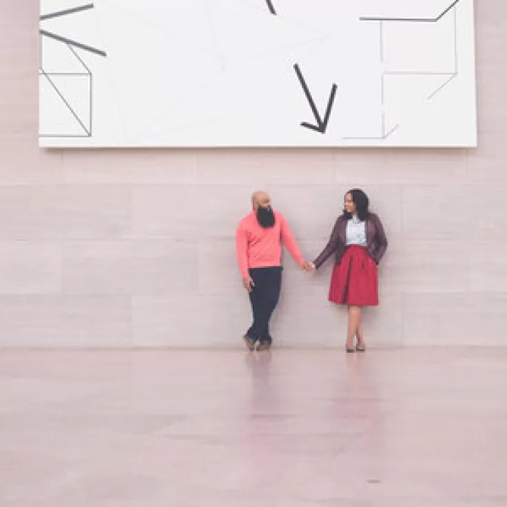 @leanilaphotos - Couple à la National Gallery of Art East Building sur le National Mall - Musée d'art moderne gratuit à Washington, DC