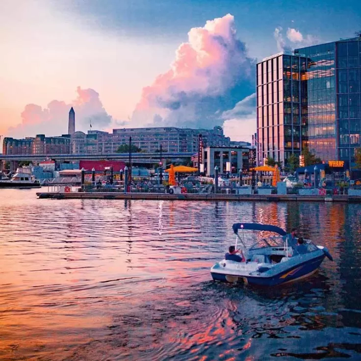@seanshootsshots - Gite in barca al tramonto estive al The Wharf sul Southwest Waterfront - Attività estive a Washington, DC