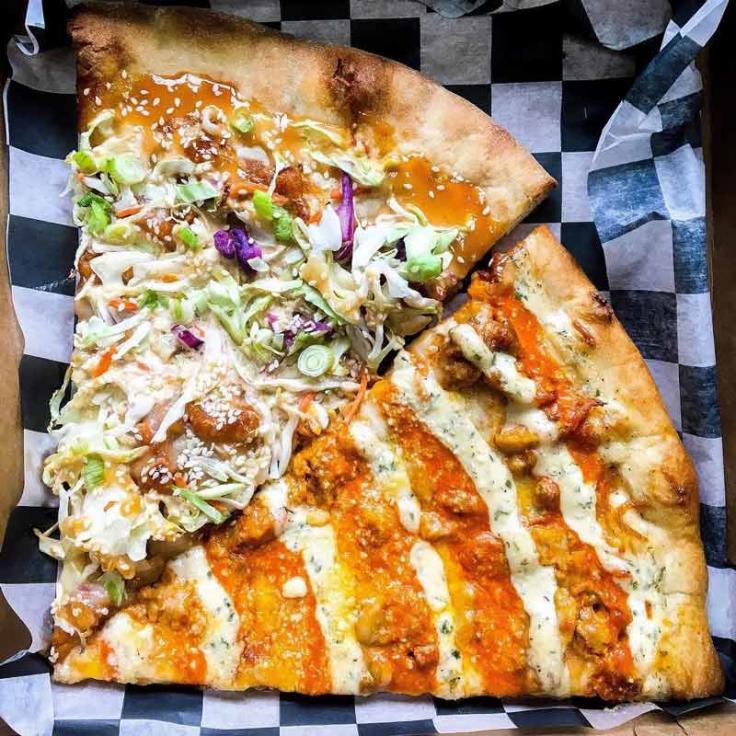 @thegingerfoodie-Mount Vernon Square에있는 WIseguys Pizza의 피자 조각-워싱턴 DC에서 피자를 구할 수있는 곳