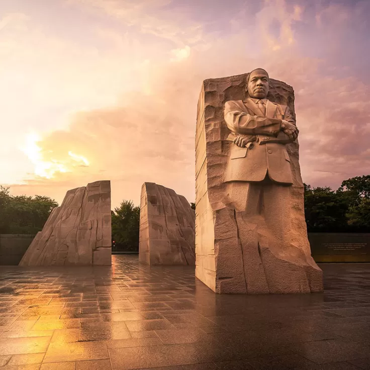 日落時的 MLK Jr. 紀念館