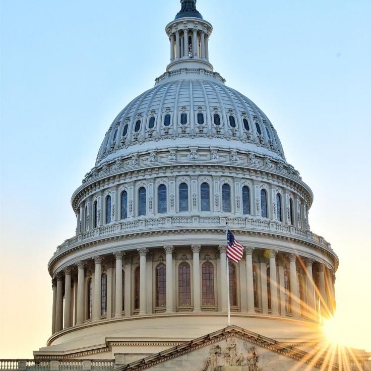 Puesta de sol desde el lado este del Capitolio de EE. UU.