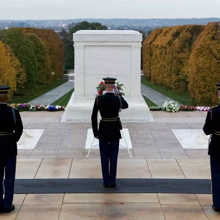 Simetria do Cemitério Nacional de Arlington na troca da guarda