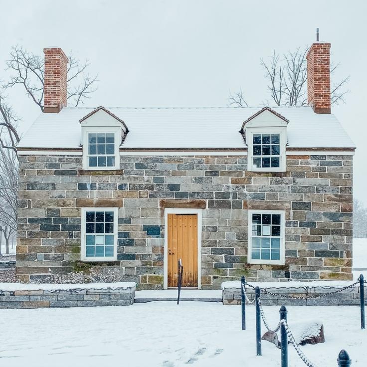 casa del guardiano nella neve