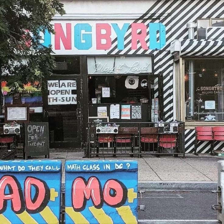 rào cản bức tranh tường nghệ thuật adams morgan