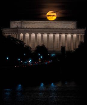 @c_fukuda0001 - Lincoln Memorial avec Orange Moon