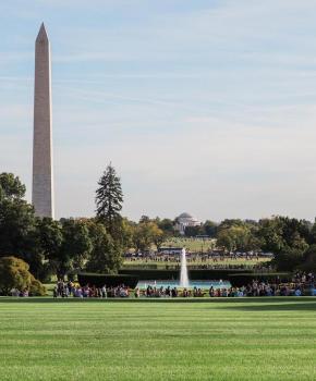 @abroadwife - Blick auf die National Mall vom South Lawn während der White House Garden Tour - Kostenlose Aktivitäten in Washington, DC