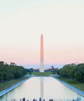 @laurenepbath - Piscina riflettente del Lincoln Memorial e monumento a Washington - Washington, DC